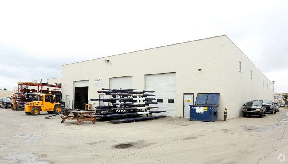 More Photos Of 9712-9732 54th Ave NW, Edmonton Flex For Lease