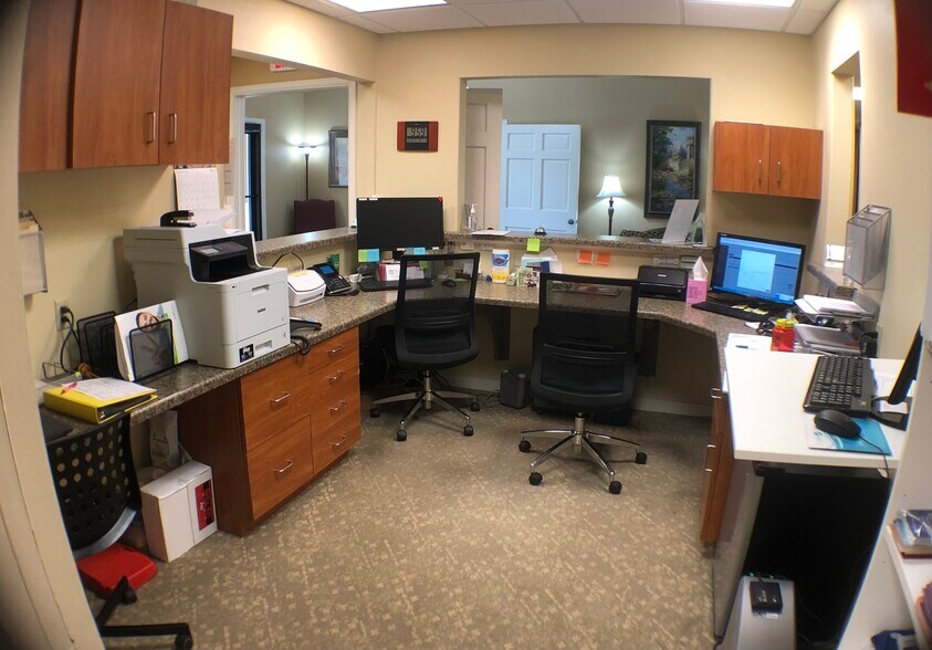 More Photos Of 1013 N Main St, Oshkosh Office For Sale
