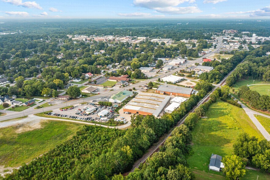 More Photos Of 711 E Rose St, Smithfield Warehouse For Lease