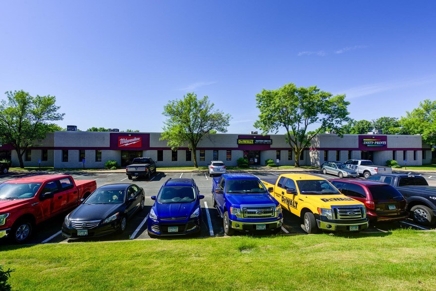 More Photos Of 9901-9927 Valley View Rd, Eden Prairie Showroom For Lease