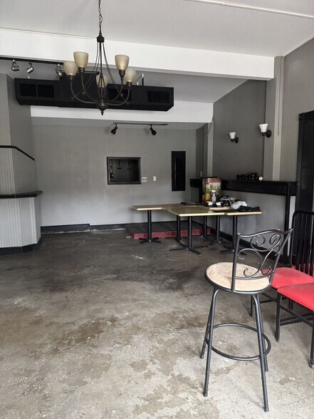 More Photos Of 2890 E Causeway Approch, Mandeville Restaurant For Sale