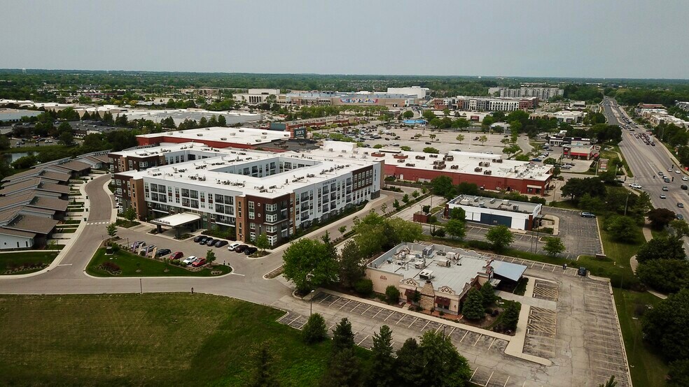 More Photos Of 535 Lakeview Pky, Vernon Hills General Retail For Sale