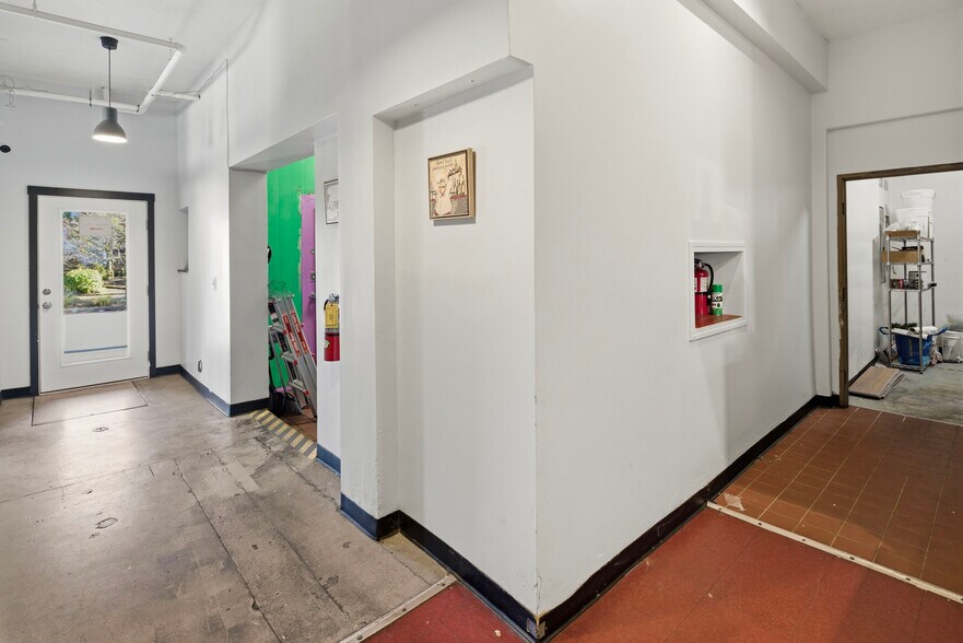 More Photos Of 5824-5846 NE Sandy Blvd, Portland Restaurant For Sale