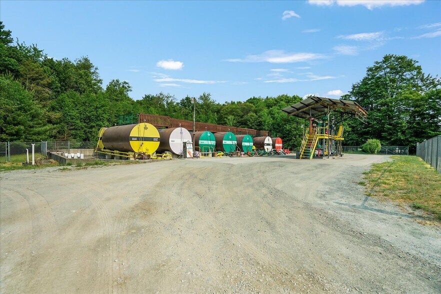 More Photos Of 85 Kaufman Rd, Monticello Distribution For Sale