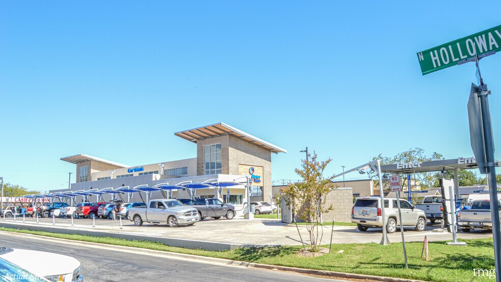 More Photos Of 809 W Henderson St, Cleburne Carwash For Sale