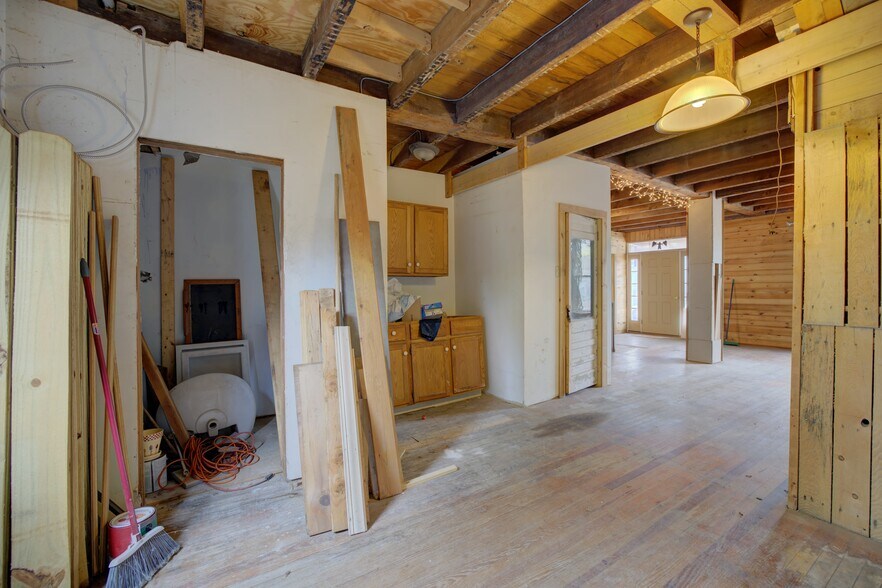 More Photos Of 150 Main St, Benton Office For Sale