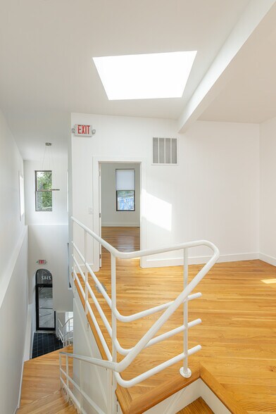More Photos Of 2142-2144 Gilbert Ave, Cincinnati Office For Lease