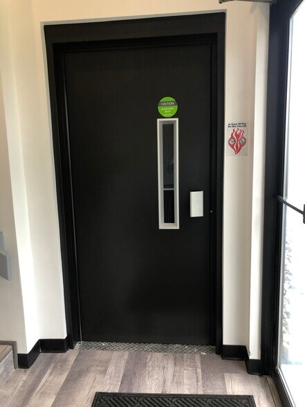 More Photos Of 905 N 21st St, Newark Medical For Lease