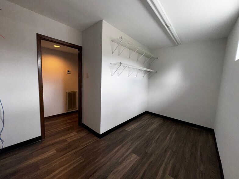 More Photos Of 9123 Thomasville Dr, Houston Warehouse For Lease