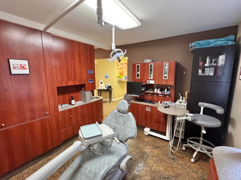 More Photos Of 471 S Main St, Cleveland Office For Sale