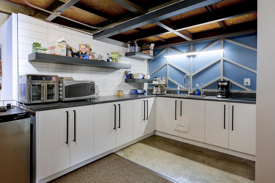 More Photos Of 400 Clematis St, West Palm Beach Loft Creative Space For Sale
