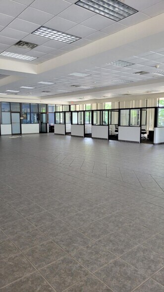 More Photos Of 3963 W Tennessee St, Tallahassee Auto Dealership For Lease