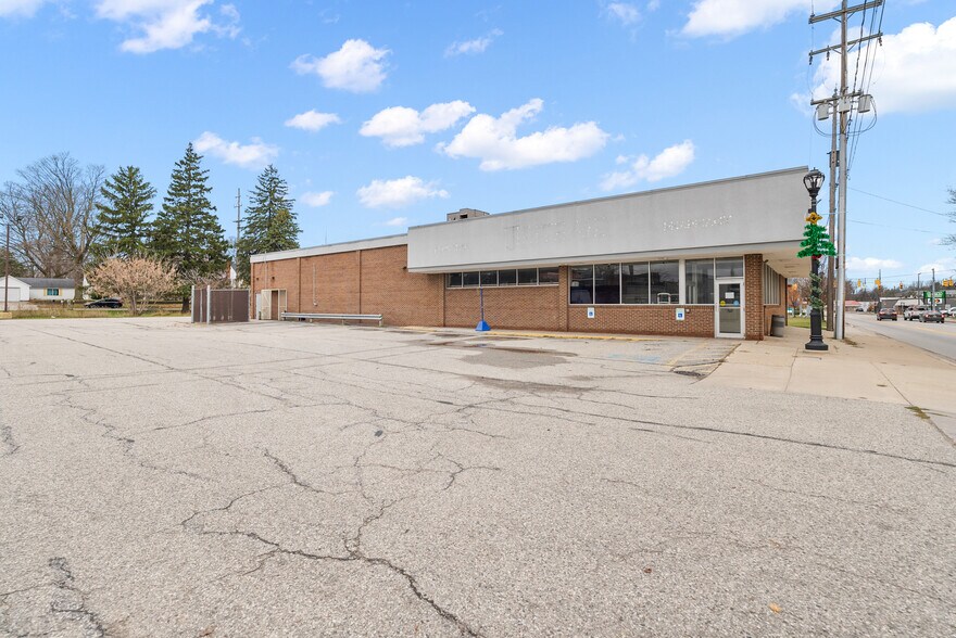 More Photos Of 43 S Maple St, Grant Freestanding For Sale