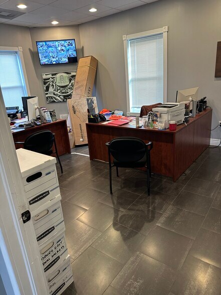 More Photos Of 2425 Herr St, Harrisburg Auto Repair For Sale