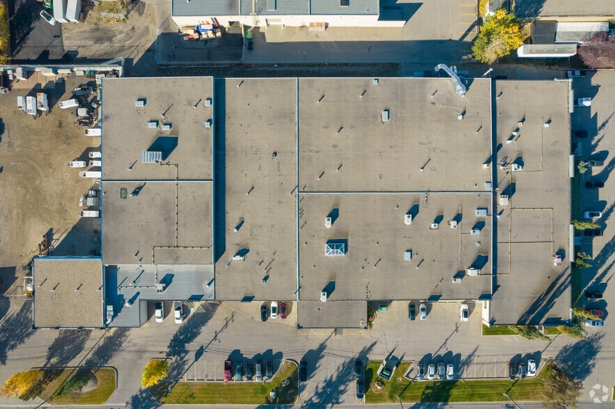 More Photos Of 3603-3639 8 St SE, Calgary Light Distribution For Lease