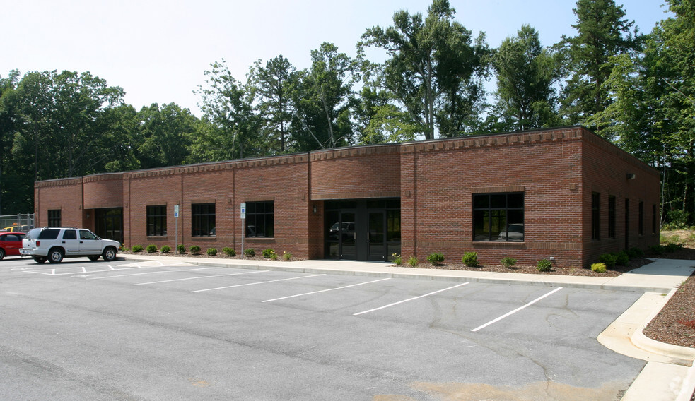 Primary Photo Of 300 Mack Rd, Asheboro Medical For Sale