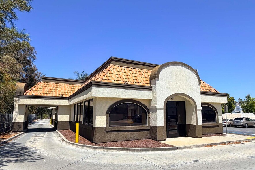 Primary Photo Of 4718 Green River Rd, Corona Restaurant For Lease