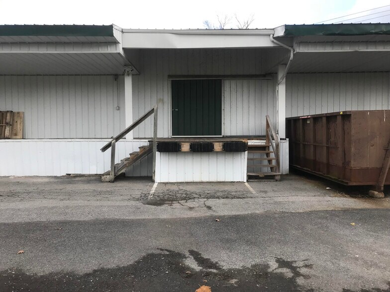 More Photos Of 104 Lenox Ave, Oneida Freestanding For Sale