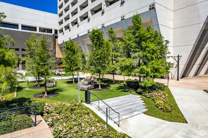 More Photos Of 675 W Peachtree St NW, Atlanta Office For Lease