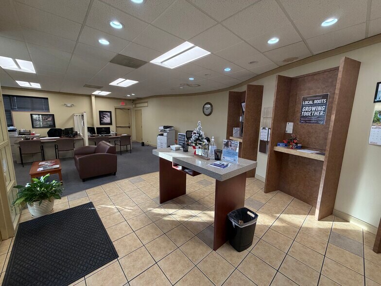 More Photos Of 17811 E 40 Hwy, Independence Office For Sale