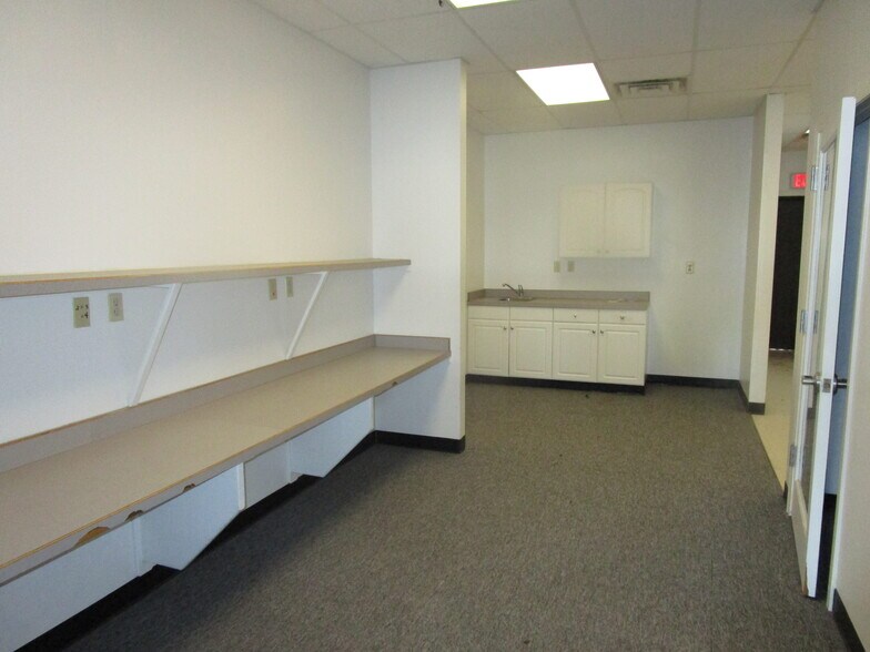 More Photos Of 1008-1016 W Mary St, Garden City General Retail For Lease