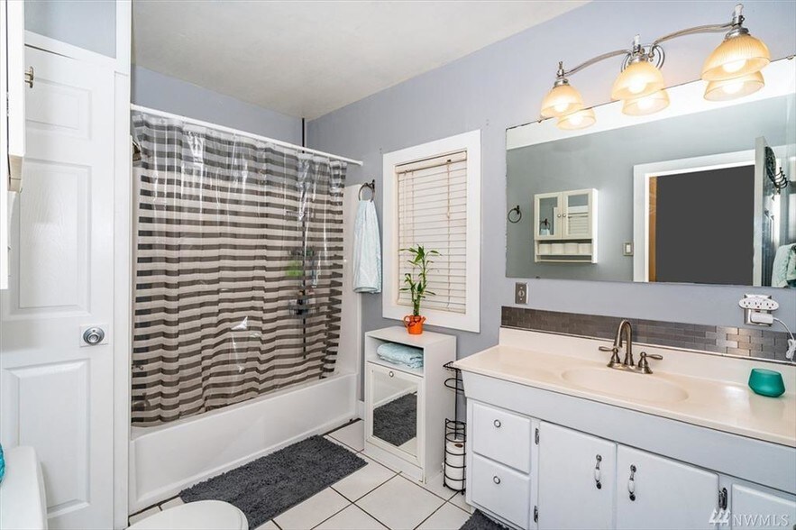 More Photos Of 2175 Jackson Hwy, Chehalis General Retail For Sale