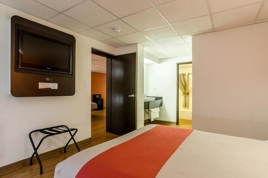 More Photos Of 4817 S Lincoln Ave, York Hotel For Sale