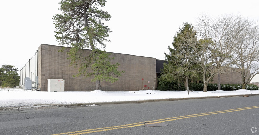More Photos Of 1710 Oak St, Lakewood Warehouse For Lease