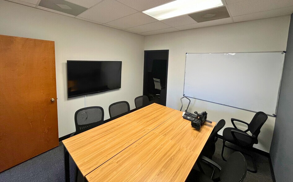 More Photos Of 9 Oak Branch Dr, Greensboro Service For Lease