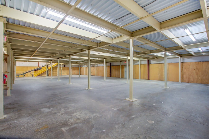 More Photos Of 108 Kelly Rd, Niceville Showroom For Lease