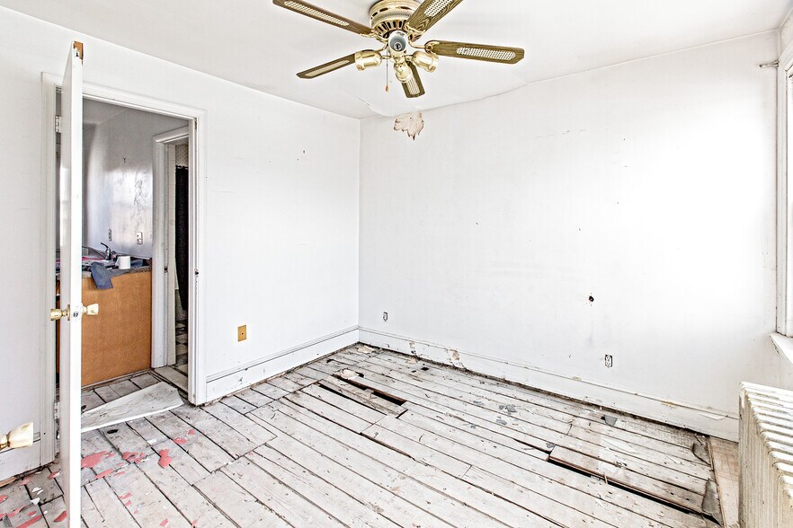 More Photos Of 16 S Maryland Ave, Wilmington General Retail For Sale