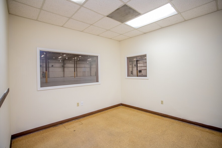 More Photos Of 80 American Wy, Natural Bridge Station Industrial For Lease