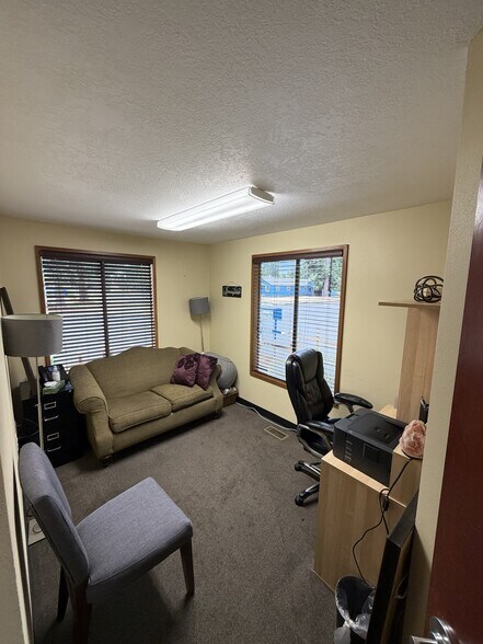 More Photos Of 1403 F St, Springfield Medical For Lease