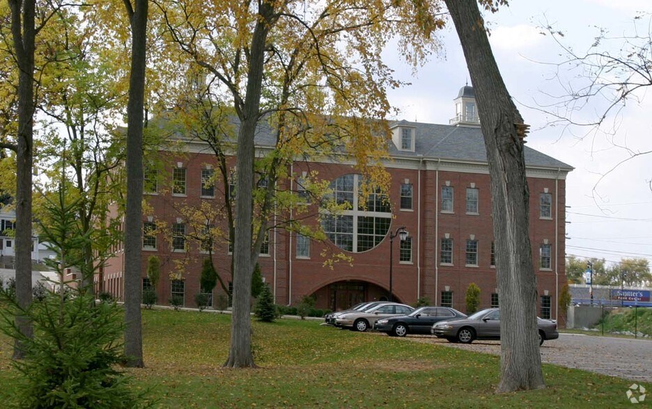 More Photos Of 5470 Main St, Sylvania Office For Lease