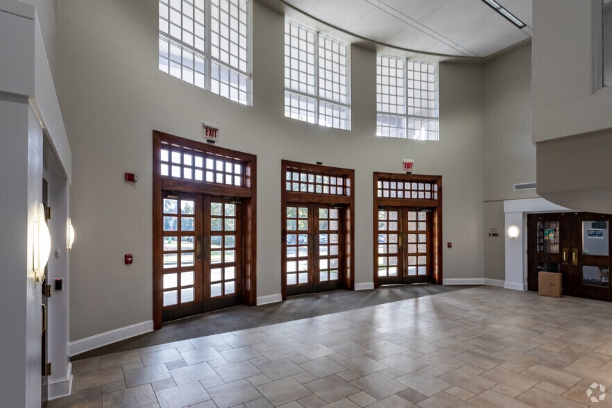 More Photos Of 146 Fairchild St, Charleston Office For Lease