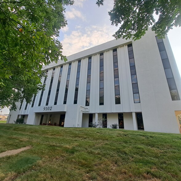 More Photos Of 9102 N Meridian St, Indianapolis Office For Lease