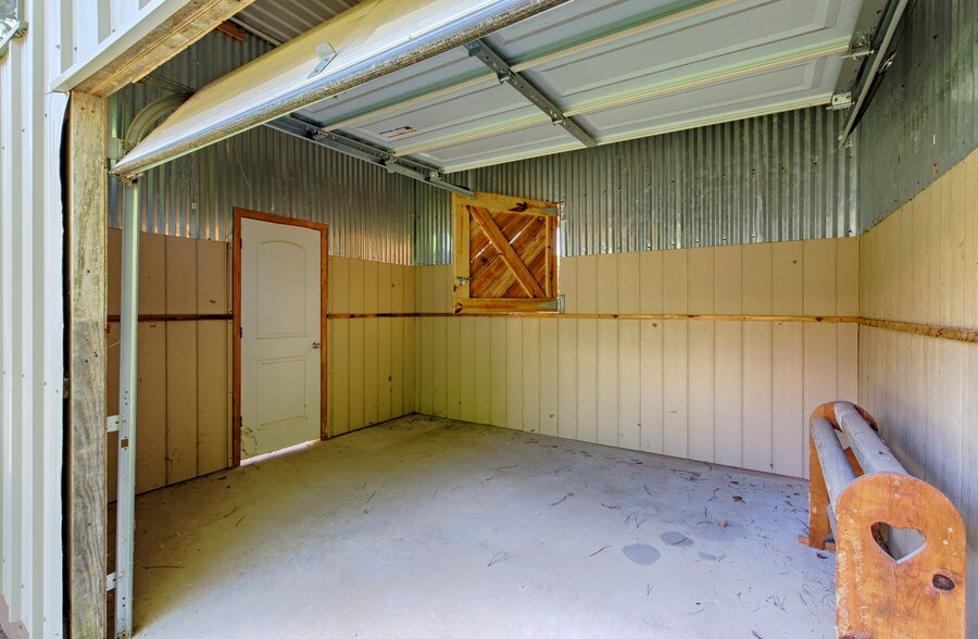 More Photos Of 16259 FM 149, Montgomery Light Manufacturing For Sale