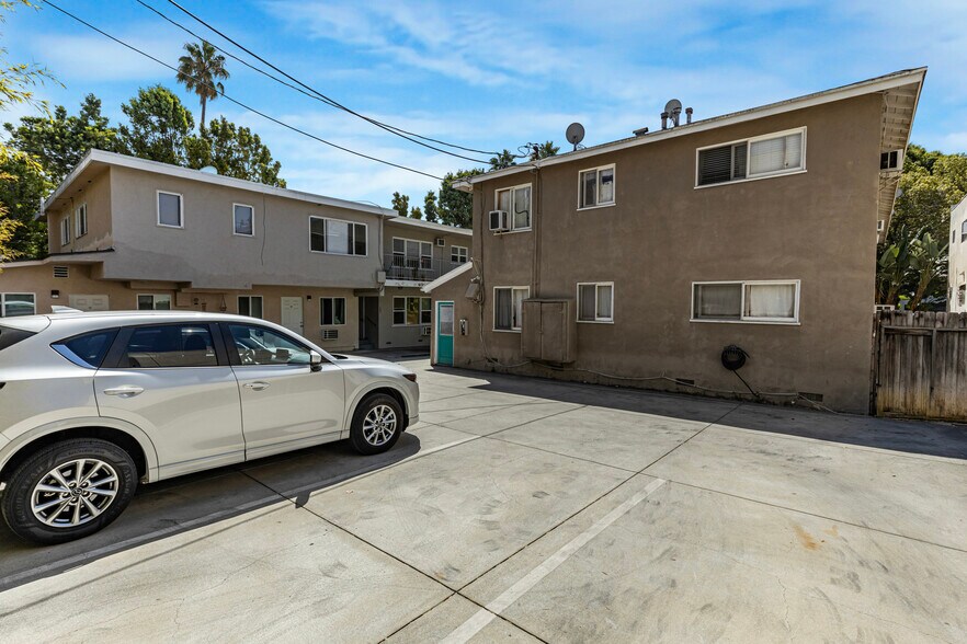 More Photos Of 7627 Hampton Ave, Los Angeles Apartments For Sale