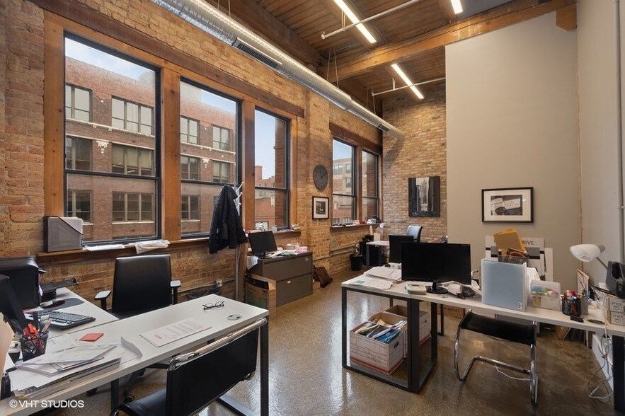 More Photos Of 401 W Ontario St, Chicago Loft Creative Space For Sale