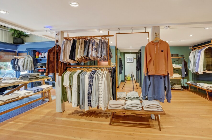 More Photos Of 9 Winter St, Edgartown Storefront For Sale