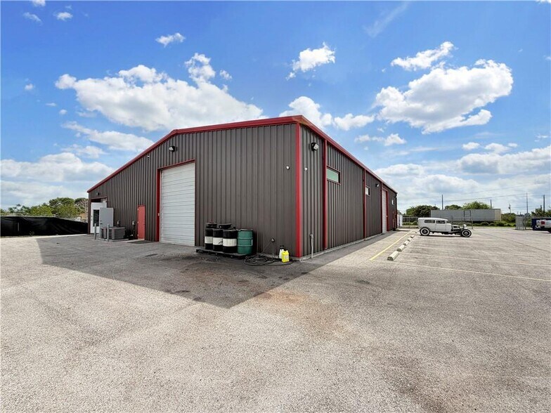 More Photos Of 428 Anchor St, Corpus Christi Industrial For Lease
