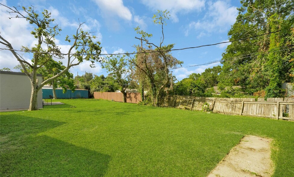 More Photos Of 522 Highway 3, La Marque Office For Lease