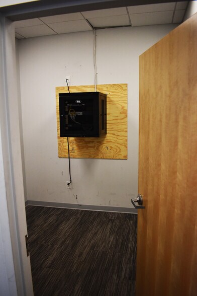 More Photos Of 2300 E 76th Ave, Denver Warehouse For Lease