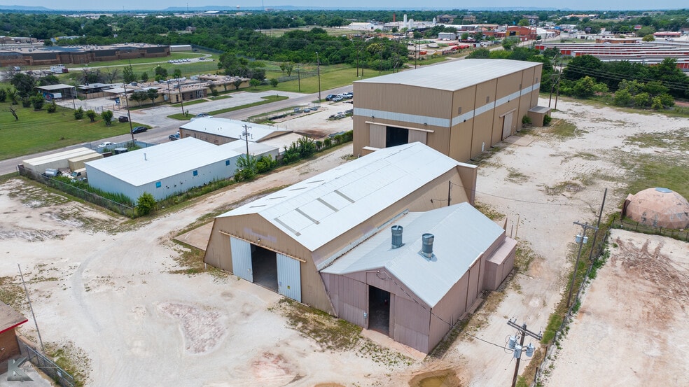 More Photos Of 2424 Oak St, Abilene Warehouse For Sale