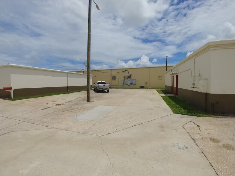 More Photos Of 4745 126th Ave N, Clearwater Self Storage For Lease