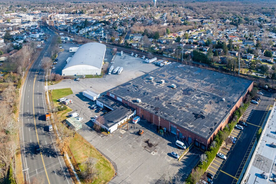 More Photos Of 225 Underhill Blvd, Syosset Warehouse For Lease