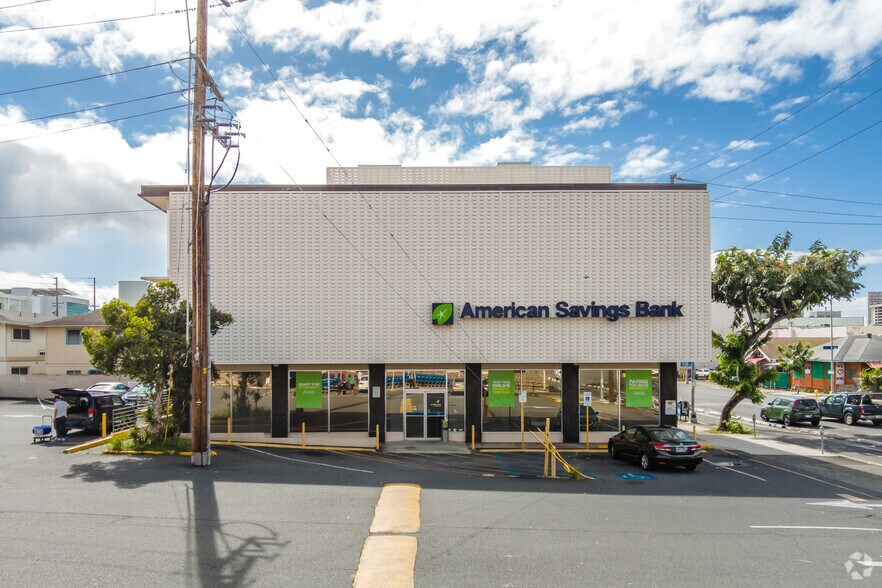 More Photos Of 1806 S King St, Honolulu Bank For Lease
