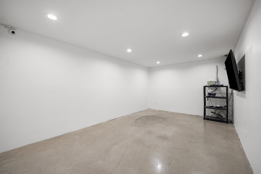 More Photos Of 1507 Essex St, Los Angeles Warehouse For Lease