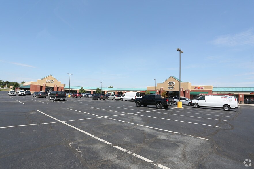 More Photos Of 10902-10940 N Parallel St, Kansas City Unknown For Lease