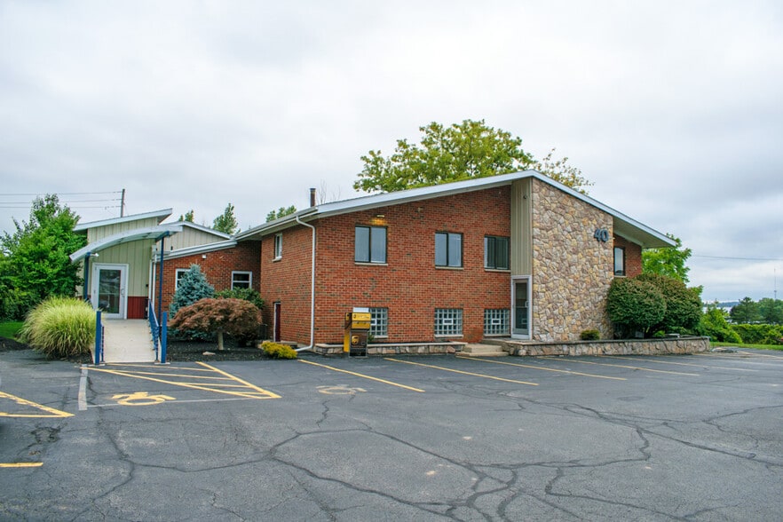More Photos Of 40 Wildbriar Rd, Rochester Office For Lease